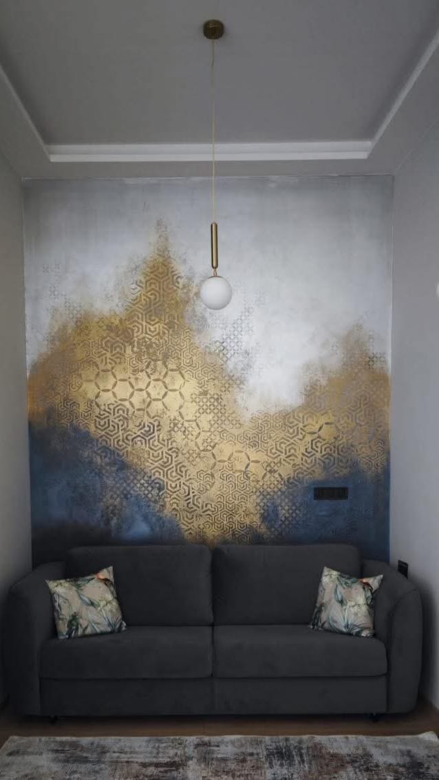 Acabado metálico en oro con hexágonos